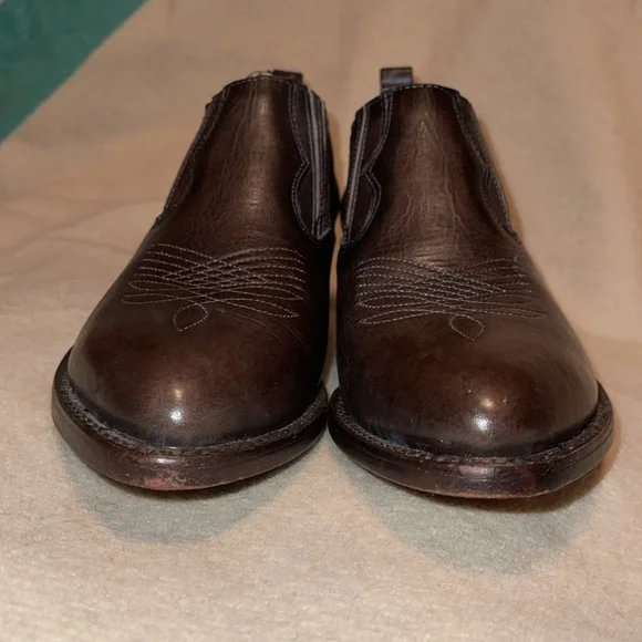 Frye Women’s size 7 cowboy Boots. Heeled. Ankle height Elastic sides. Br leather - Picture 8 of 11